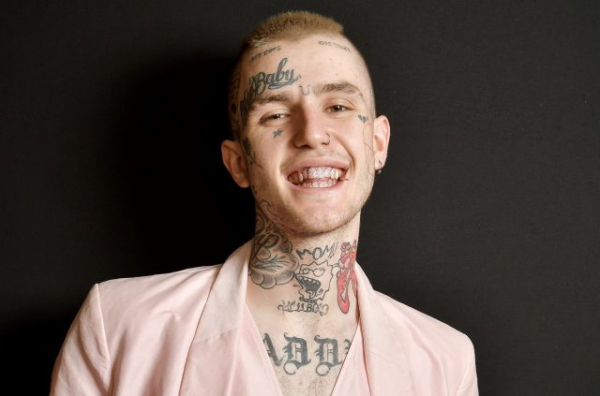 Блогер Лиза Мадрид повторила популярные в 2017 году фото Lil Peep