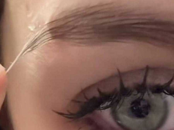 Популярный гель для бровей LUXVISAGE вызывает массовую потерю волос у россиянок