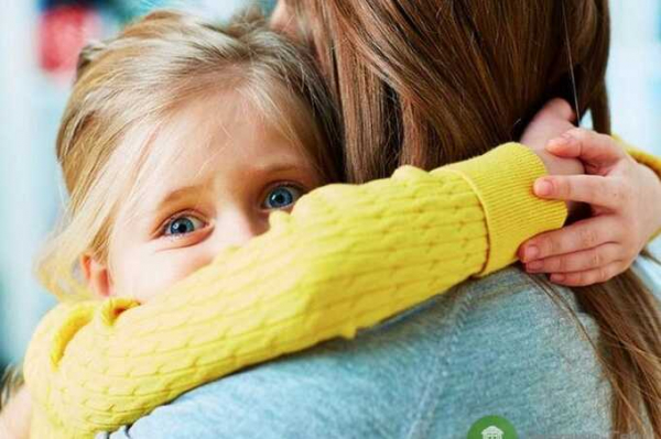 Россиянка с дочерью прячется в Иране от отца, который угрожает ранним замужеством