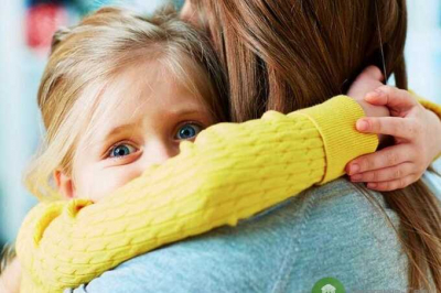 Россиянка с дочерью прячется в Иране от отца, который угрожает ранним замужеством