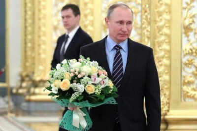 Кремль выложил полное видео поздравительного обращения Путина с 8 марта