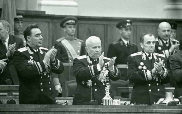 Хрущёв против погон у военных: Зачем он хотел их убрать, в чём был его замысел