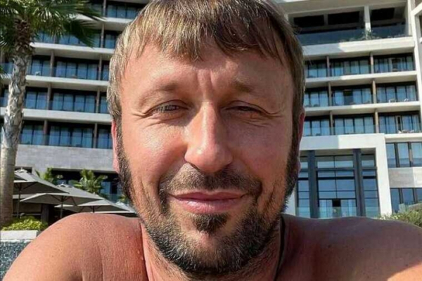 Rolls-Royce и Ferrari за миллион долларов: как &laquo;смотрящий&raquo; за PlayCity Андрей Астапов демонстрирует роскошь во время конфликта