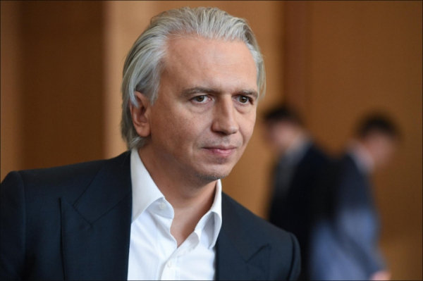 Французский рай для Гуринова, пока Дюков горит под западными рестрикциями