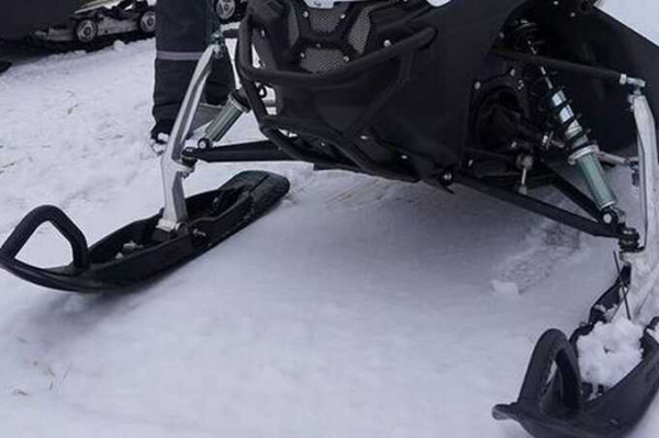 В Саратовской области охотник случайно получил смертельное ранение во время ДТП на снегоходе